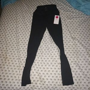 NWT yogalicious highwaisted  long leg leggings